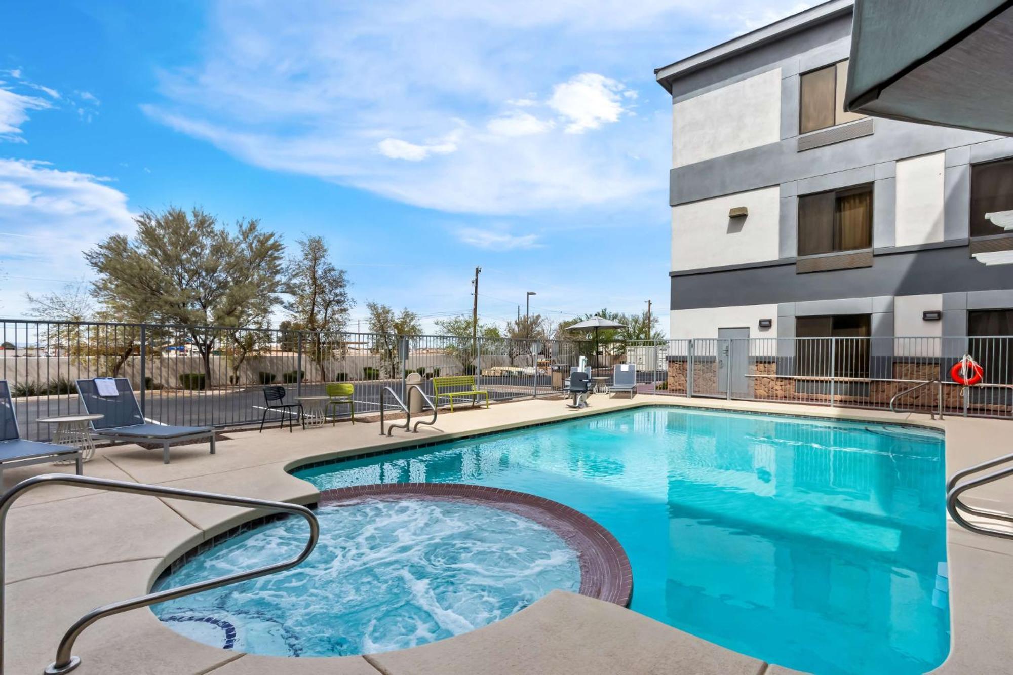 Spark By Hilton Phoenix East Mesa Exterior photo